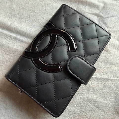香奈兒康鵬短款黑銀牛皮卡包21開無卡 尺寸:15*10*2