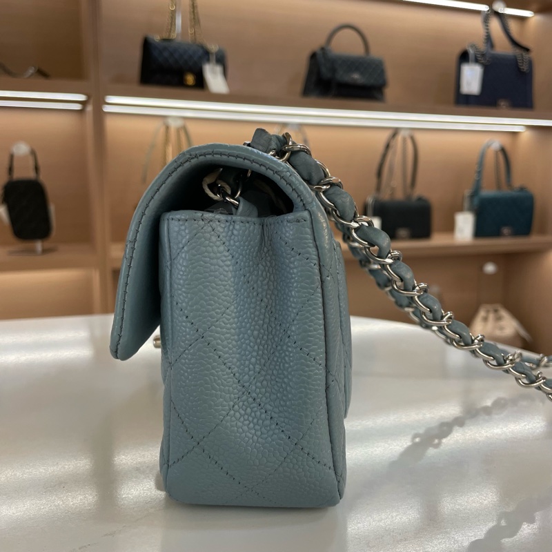 Chanel香奈儿蓝色小號荔枝纹牛皮银链包-1