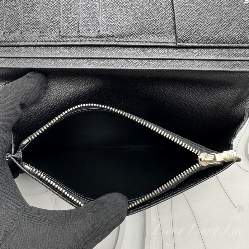 LOUIS VUITTON LV Brazza Taiga牛皮灰黑色長夾-9