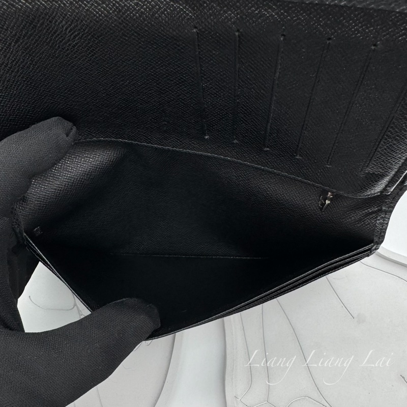 LOUIS VUITTON LV Brazza Taiga牛皮灰黑色長夾-12