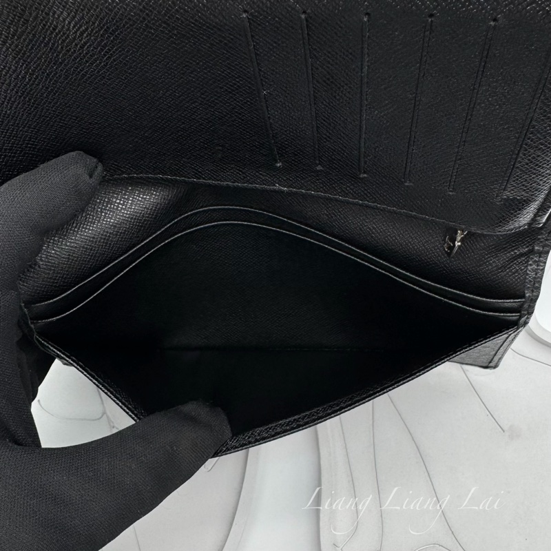 LOUIS VUITTON LV Brazza Taiga牛皮灰黑色長夾-14