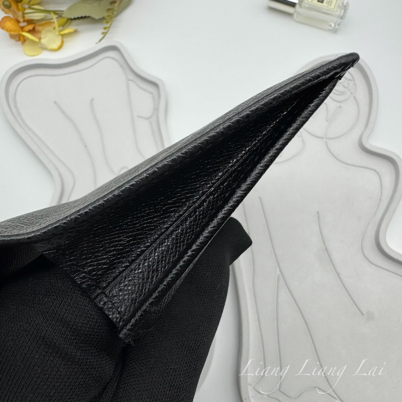 LOUIS VUITTON LV Brazza Taiga牛皮灰黑色長夾-15