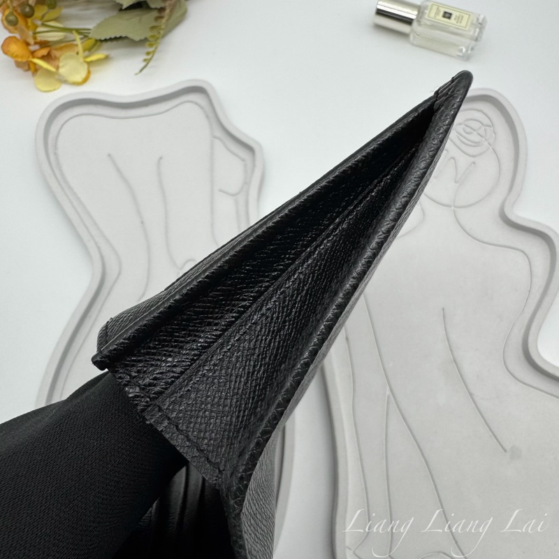 LOUIS VUITTON LV Brazza Taiga牛皮灰黑色長夾-16