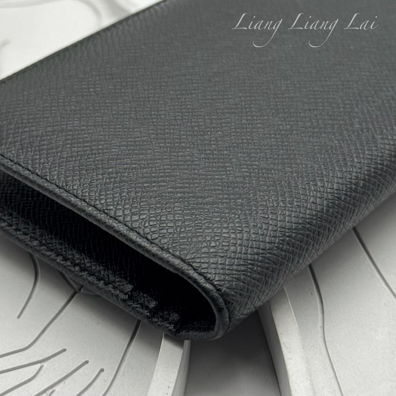 LOUIS VUITTON LV Brazza Taiga牛皮灰黑色長夾-25