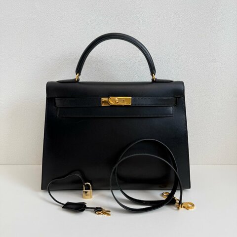 Hermes 愛馬仕 kelly 32 黑金 box  附件：肩帶、鎖頭、鑰匙、皮牌