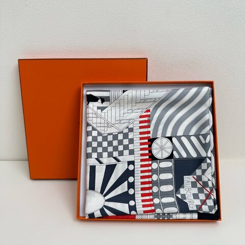 Hermes 愛馬仕 黑白絲巾 90*90cm 附盒