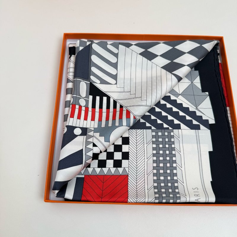 Hermes 愛馬仕 黑白絲巾 90*90cm 附盒-1