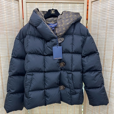 LV/ louis vuitton最新黑色純色Logo圖案內襯單排扣連帽保暖長袖羽絨外套 46 碼 全新帶吊牌