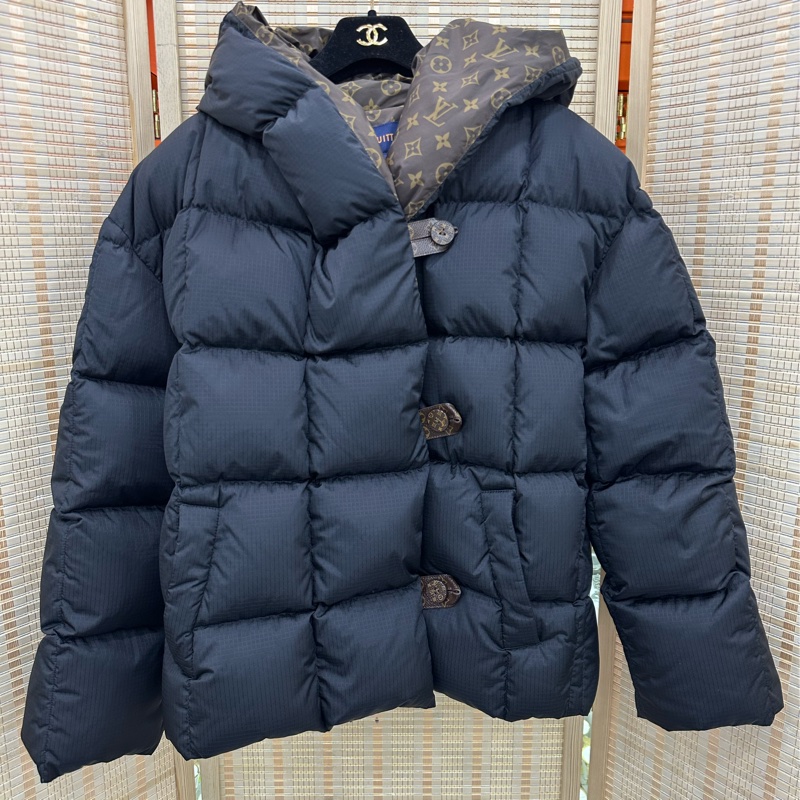 LV/ louis vuitton最新黑色純色Logo圖案內襯單排扣連帽保暖長袖羽絨外套 46 碼 全新帶吊牌-1