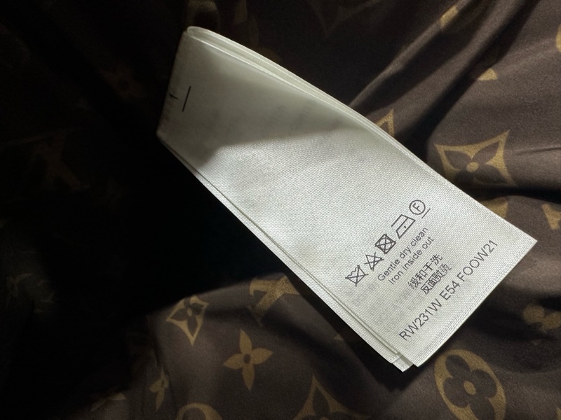 LV/ louis vuitton最新黑色純色Logo圖案內襯單排扣連帽保暖長袖羽絨外套 46 碼 全新帶吊牌-5