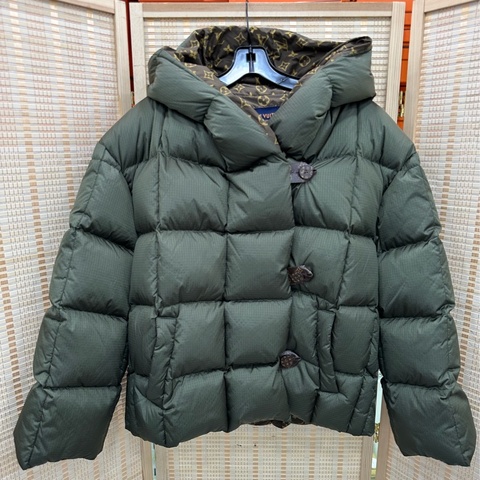 LV路易威登 橄欖綠麵包服，羽絨服，老花內裡 38碼 僅穿1次。