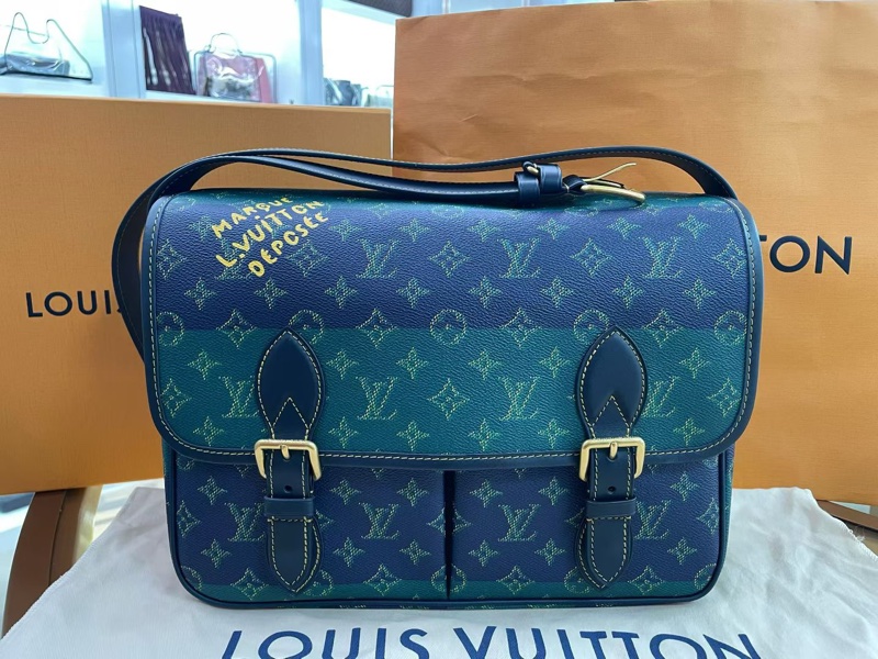 LV sacoche satchel messenger印花金屬菲董郵差包 新款常青藤學院風配色膠囊系列 尺寸約33*12*24cm-0
