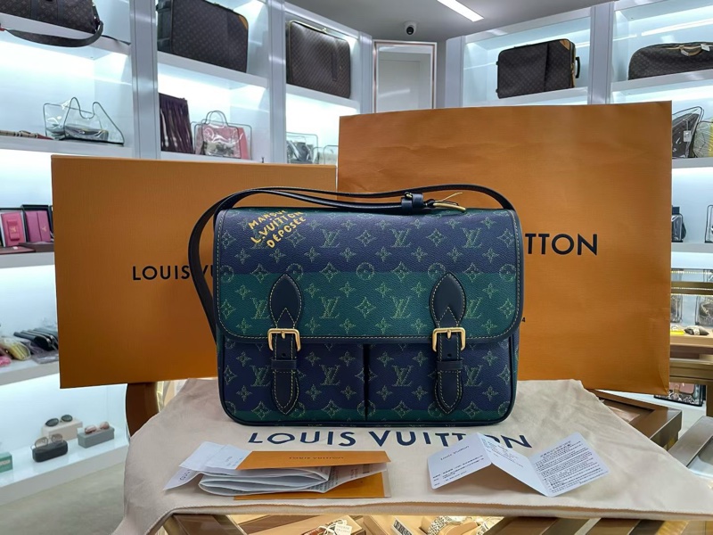 LV sacoche satchel messenger印花金屬菲董郵差包 新款常青藤學院風配色膠囊系列 尺寸約33*12*24cm-1