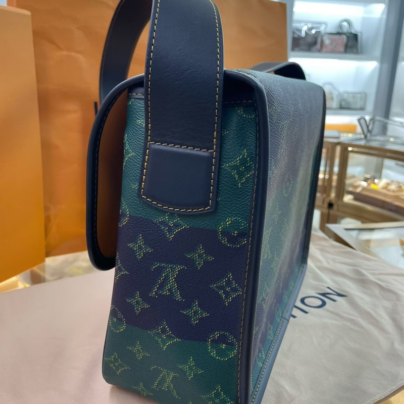 LV sacoche satchel messenger印花金屬菲董郵差包 新款常青藤學院風配色膠囊系列 尺寸約33*12*24cm-3