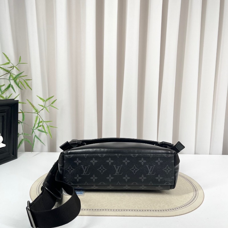 sz yff LV路易威登 芯片款 VOYAGER黑武士郵差包斜挎包單肩包 背攜十分舒適 滿足都市生活的使用需要-2