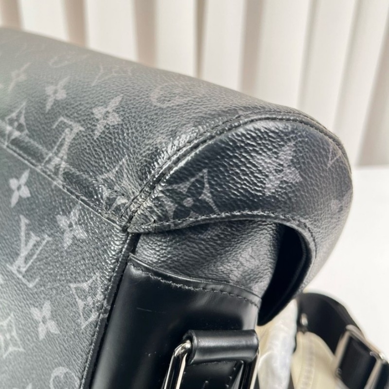 sz yff LV路易威登 芯片款 VOYAGER黑武士郵差包斜挎包單肩包 背攜十分舒適 滿足都市生活的使用需要-10