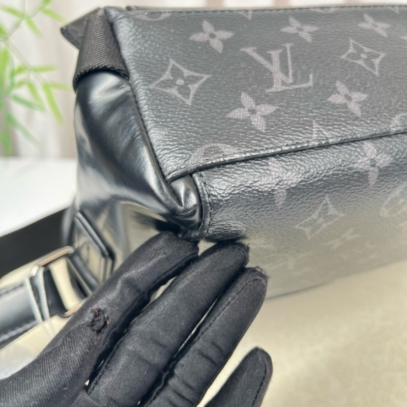 sz yff LV路易威登 芯片款 VOYAGER黑武士郵差包斜挎包單肩包 背攜十分舒適 滿足都市生活的使用需要-19