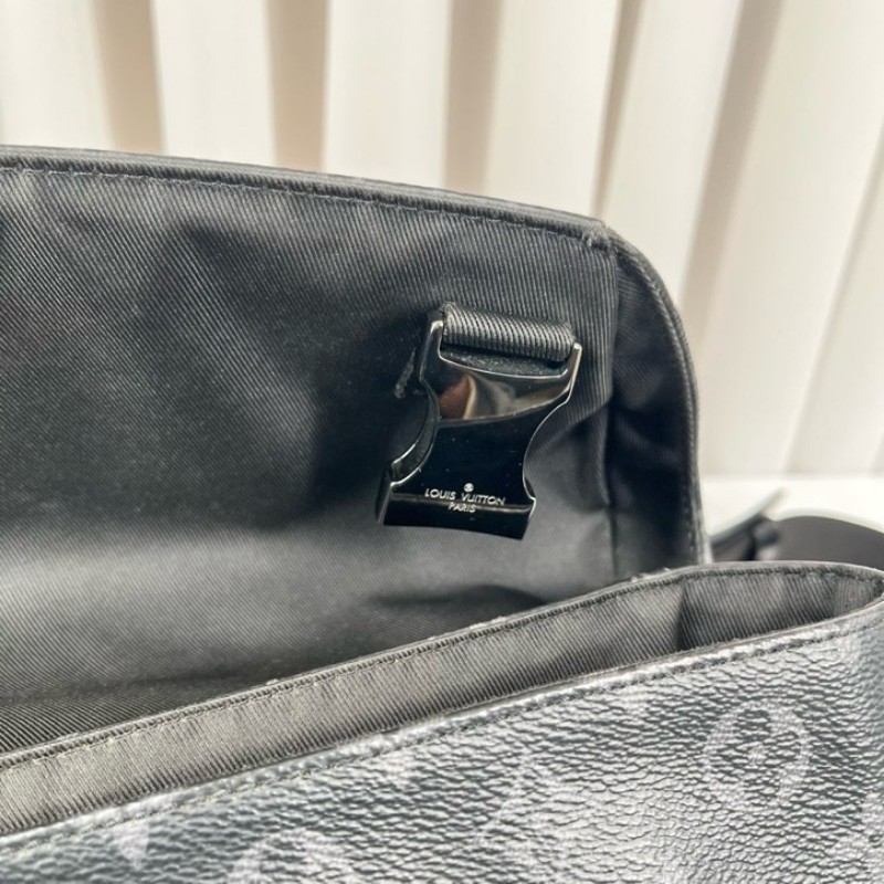 sz yff LV路易威登 芯片款 VOYAGER黑武士郵差包斜挎包單肩包 背攜十分舒適 滿足都市生活的使用需要-22