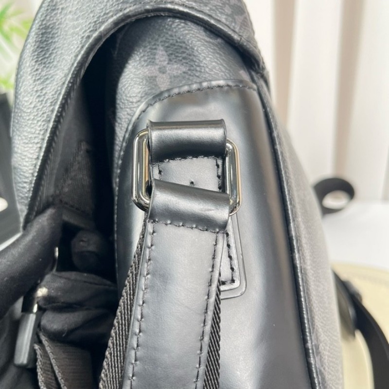 sz yff LV路易威登 芯片款 VOYAGER黑武士郵差包斜挎包單肩包 背攜十分舒適 滿足都市生活的使用需要-23