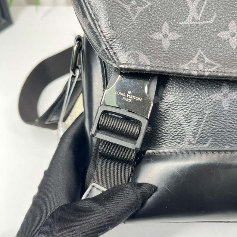 sz yff LV路易威登 芯片款 VOYAGER黑武士郵差包斜挎包單肩包 背攜十分舒適 滿足都市生活的使用需要-25