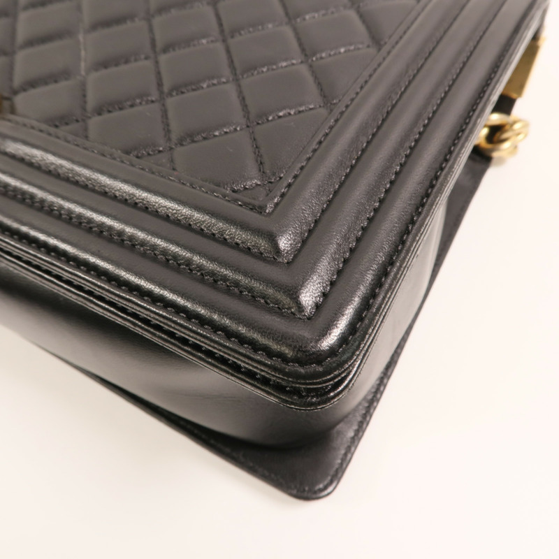 CHANEL 羊皮皮革Boy 28金扣鏈帶肩背袋-10