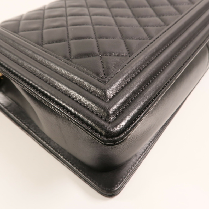 CHANEL 羊皮皮革Boy 28金扣鏈帶肩背袋-13