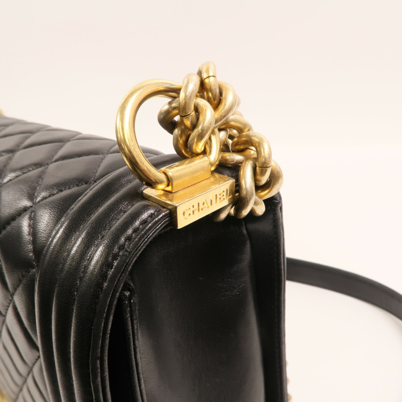 CHANEL 羊皮皮革Boy 28金扣鏈帶肩背袋-14