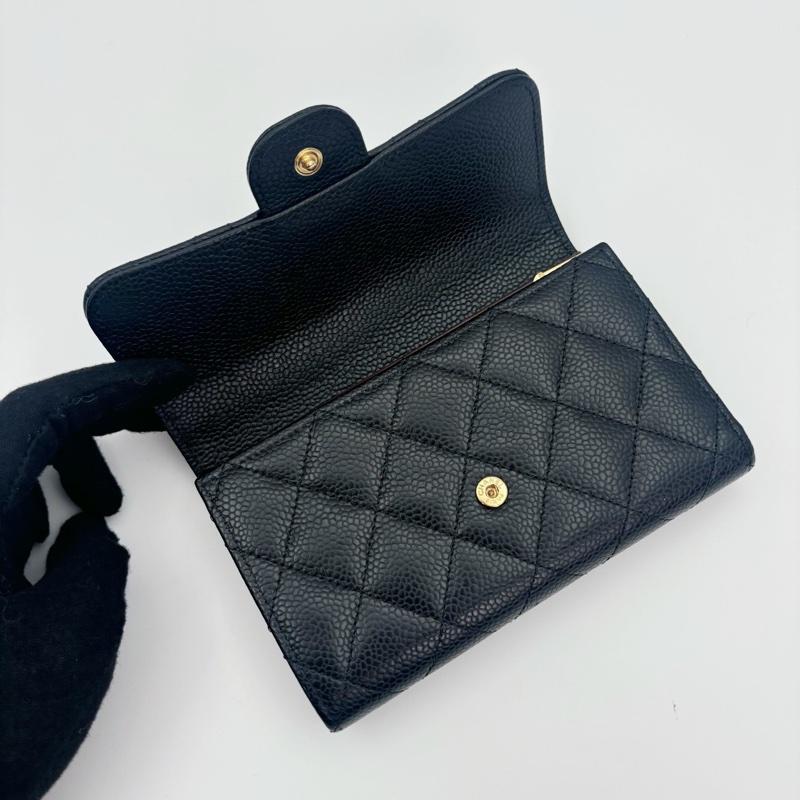 「JL精品代購」近新品 香奈兒黑金魚子醬牛皮cf款中錢包-8