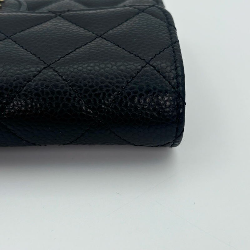 「JL精品代購」近新品 香奈兒黑金魚子醬牛皮cf款中錢包-15