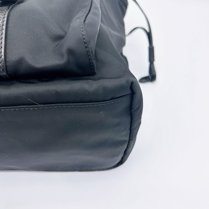 「JL精品代購」Prada黑金降落傘尼龍雙口郵差手提腋下通勤托特包-9