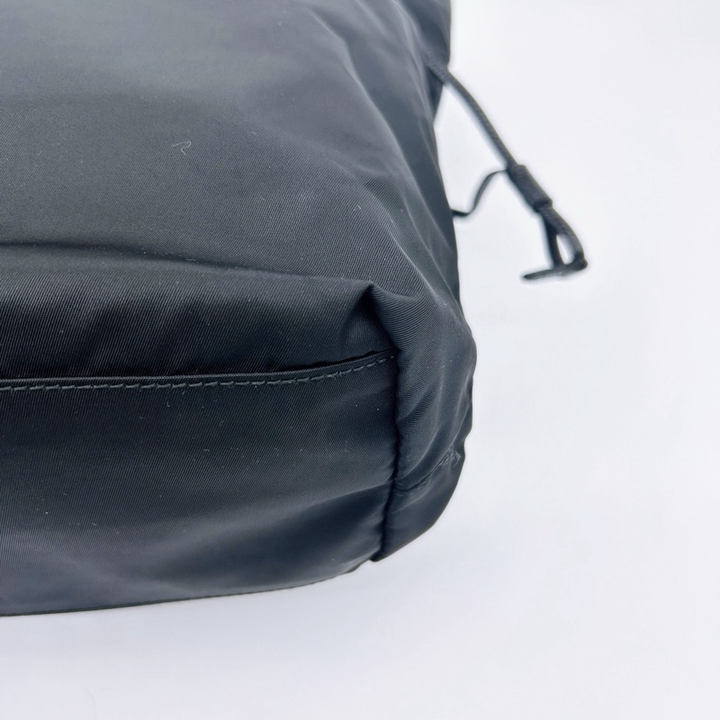 「JL精品代購」Prada黑金降落傘尼龍雙口郵差手提腋下通勤托特包-11