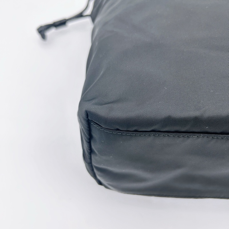 「JL精品代購」Prada黑金降落傘尼龍雙口郵差手提腋下通勤托特包-12