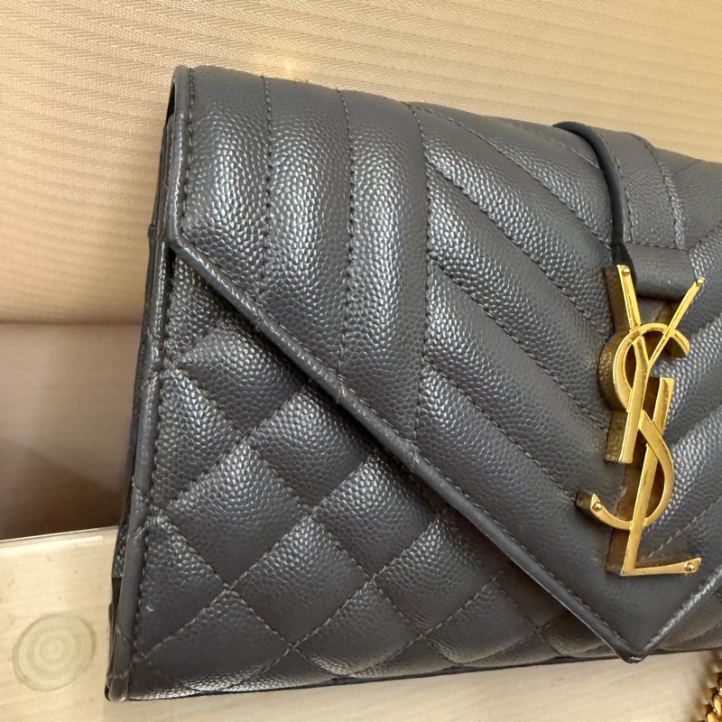 YSL 超美魚子醬灰色斜背包-1