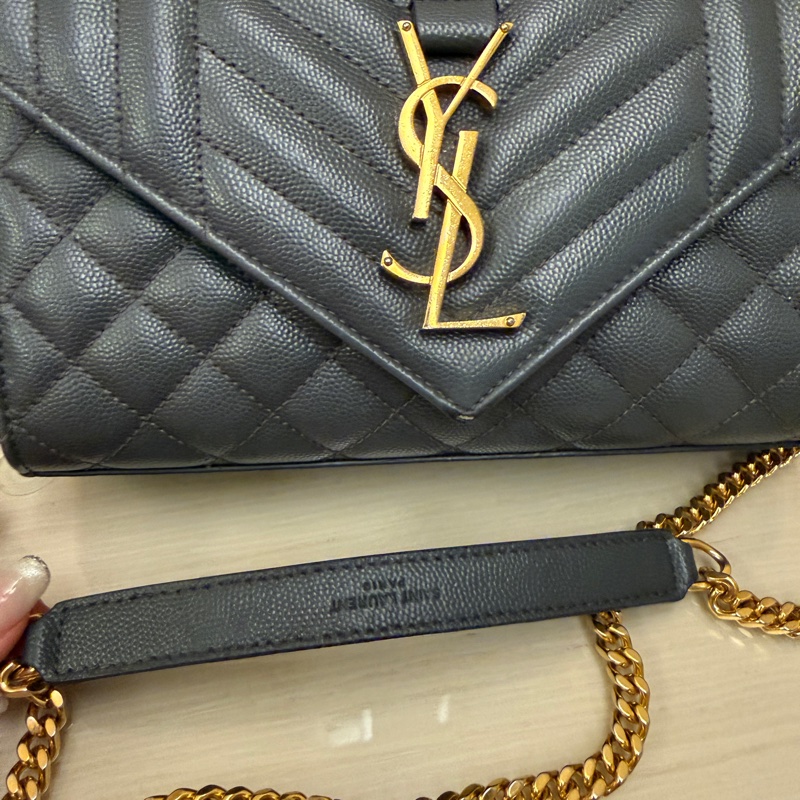 YSL 超美魚子醬灰色斜背包-5