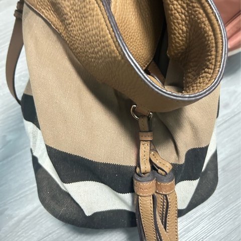 Burberry 水桶包