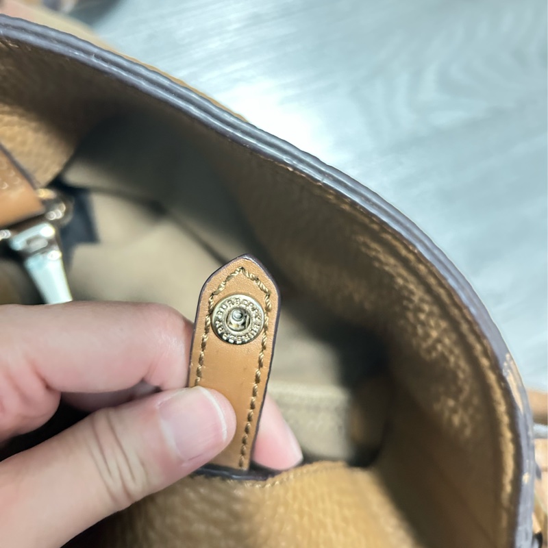 Burberry 水桶包-10