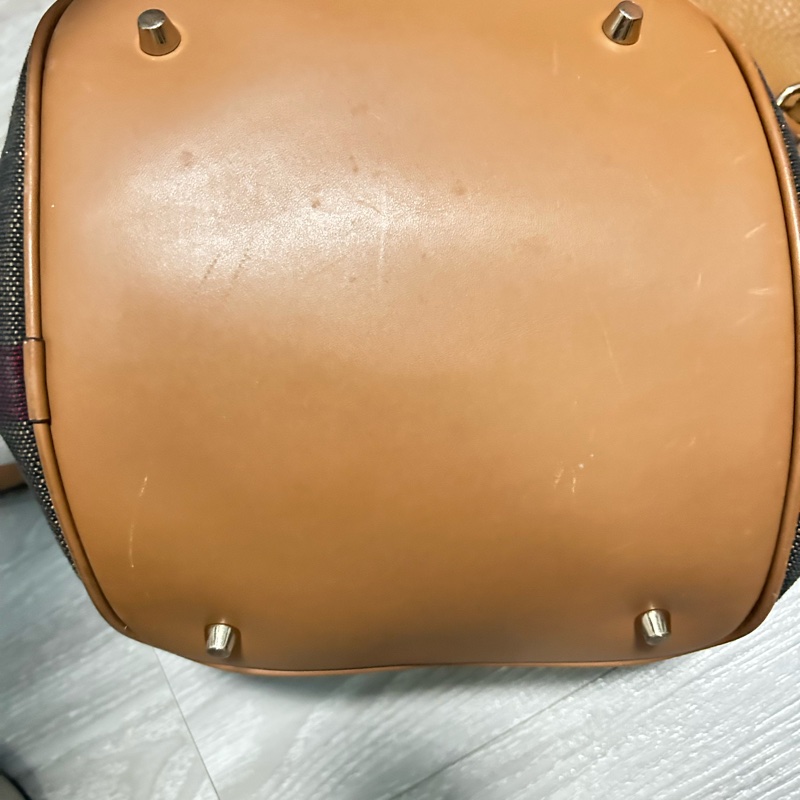 Burberry 水桶包-12