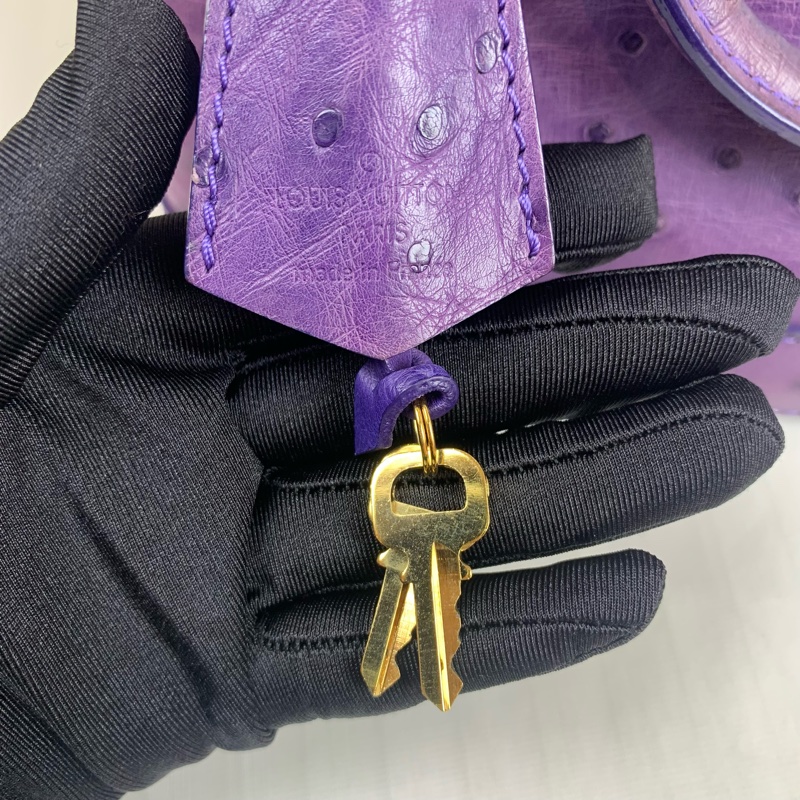 路易威登/Louis Vuitton Alma BB 金扣紫色鴕鳥皮貝殼包 珍藏稀有皮 配件：長肩帶，鎖頭，鑰匙 23.5x11.5x17.5cm-9