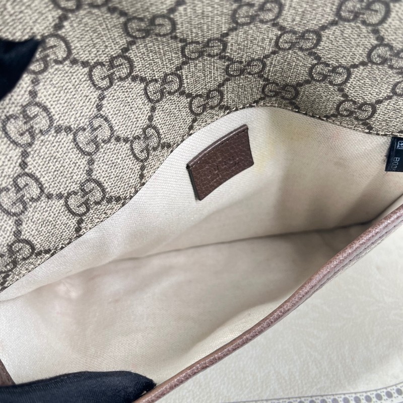 GUCCI古馳 Neo Vintage系列 燙金徽標老花滿印虎頭裝飾條紋肩帶 帆布拼皮 郵差包 腰包斜挎包 小號 烏木色/棕色-11