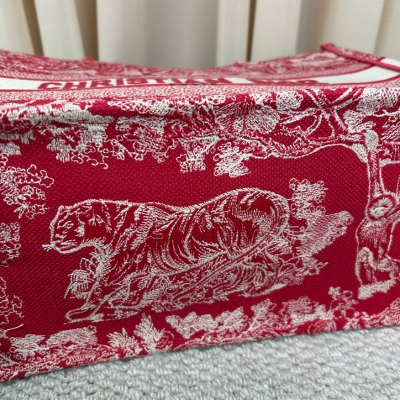 迪奧Dior動物園刺繡托特包 刺繡很有立體感 包型挺括 容量大 很能裝 日常通勤百搭實用-10