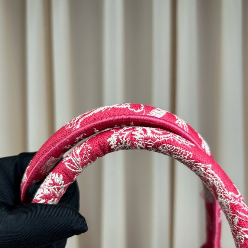 迪奧Dior動物園刺繡托特包 刺繡很有立體感 包型挺括 容量大 很能裝 日常通勤百搭實用-12