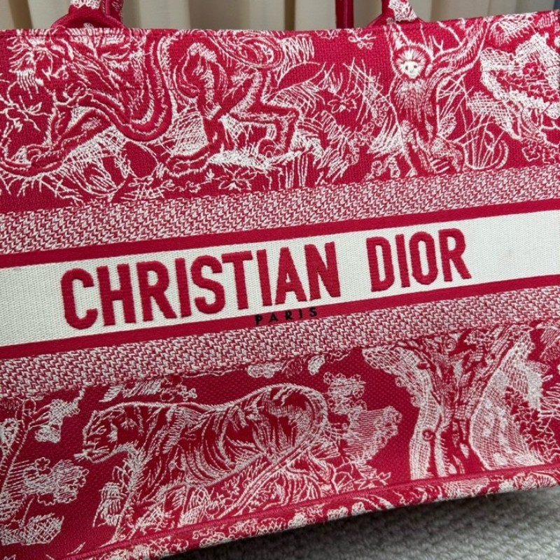 迪奧Dior動物園刺繡托特包 刺繡很有立體感 包型挺括 容量大 很能裝 日常通勤百搭實用-14