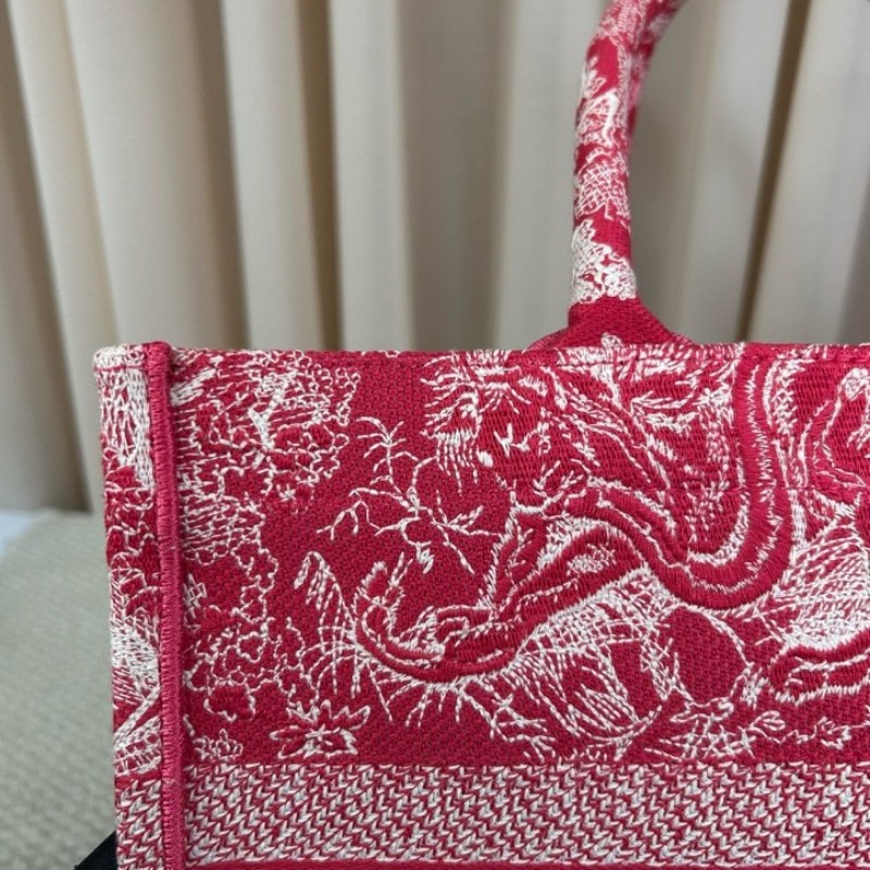迪奧Dior動物園刺繡托特包 刺繡很有立體感 包型挺括 容量大 很能裝 日常通勤百搭實用-19