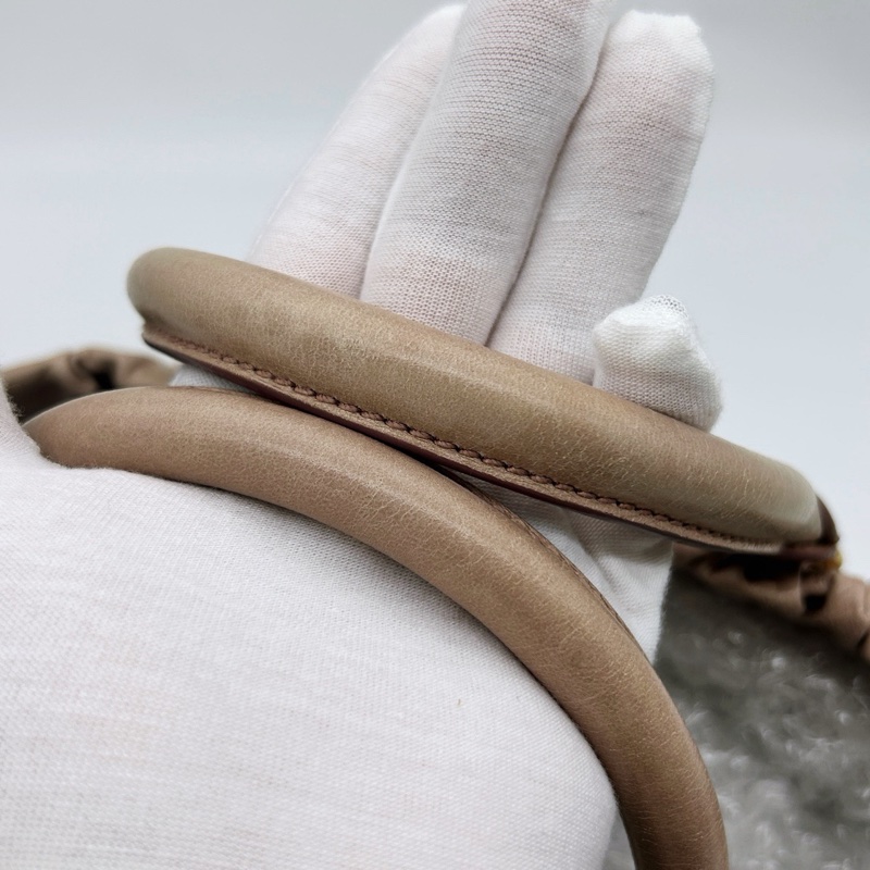 「JL精品代購」 Miumiu粉金褶皺油蠟牛皮機車手提包-13