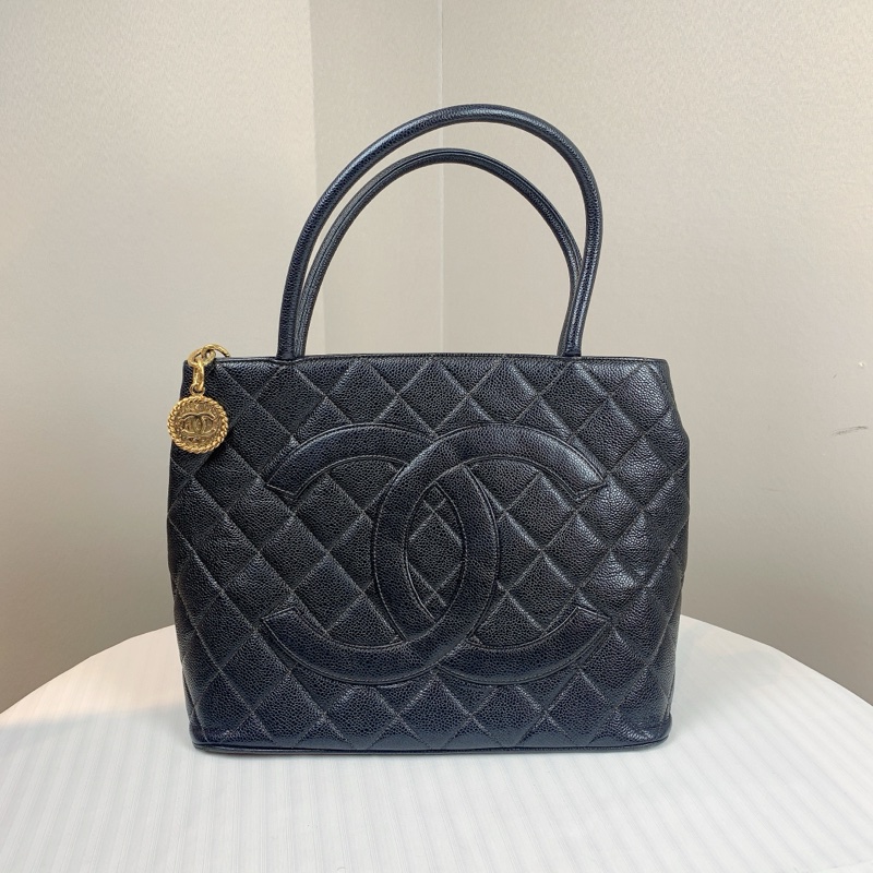 香奈兒/Chanel Hilton 金扣黑色希爾頓單肩托特包 經典菱格紋荔枝皮30x15x24cm-0