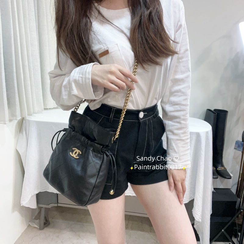 ෆ Chanel 22c 黑金雙珠小福袋-0