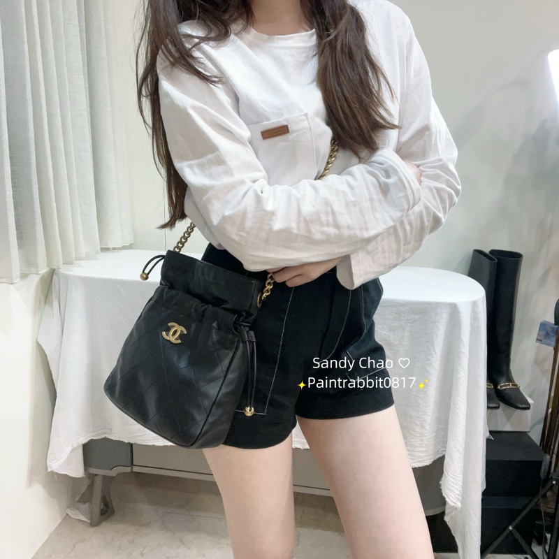 ෆ Chanel 22c 黑金雙珠小福袋-1