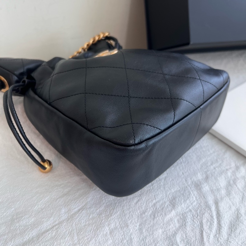 ෆ Chanel 22c 黑金雙珠小福袋-7