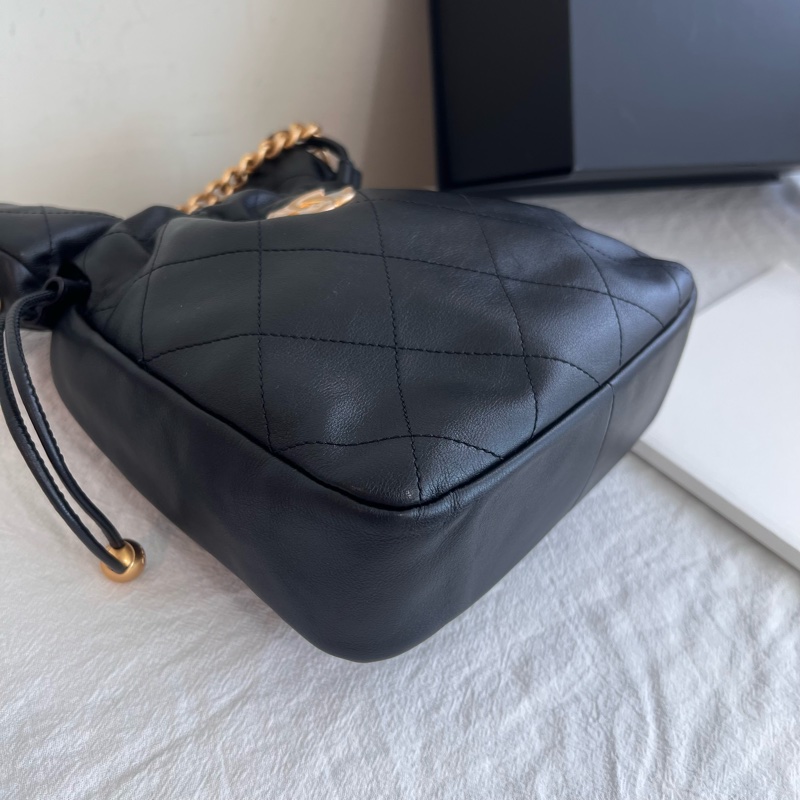 ෆ Chanel 22c 黑金雙珠小福袋-8