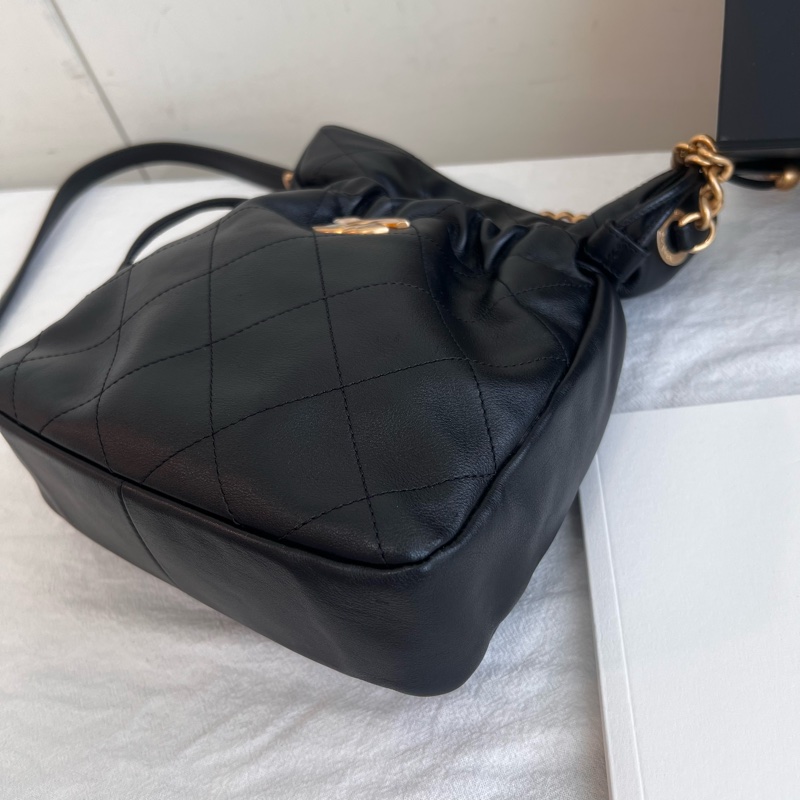 ෆ Chanel 22c 黑金雙珠小福袋-9